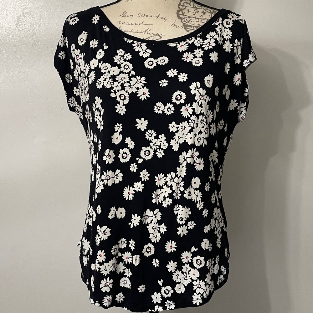 GAP Black and White Floral Short Sleeve Top
